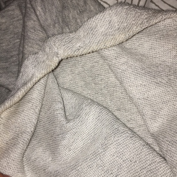 Cute Grey Cut-Off Sleeves Sweatshirt - Picture 3 of 6